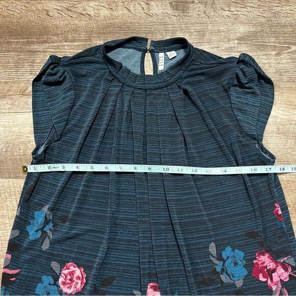 Elle Pleated Front Tank Top Size Medium - Picture 8 of 8